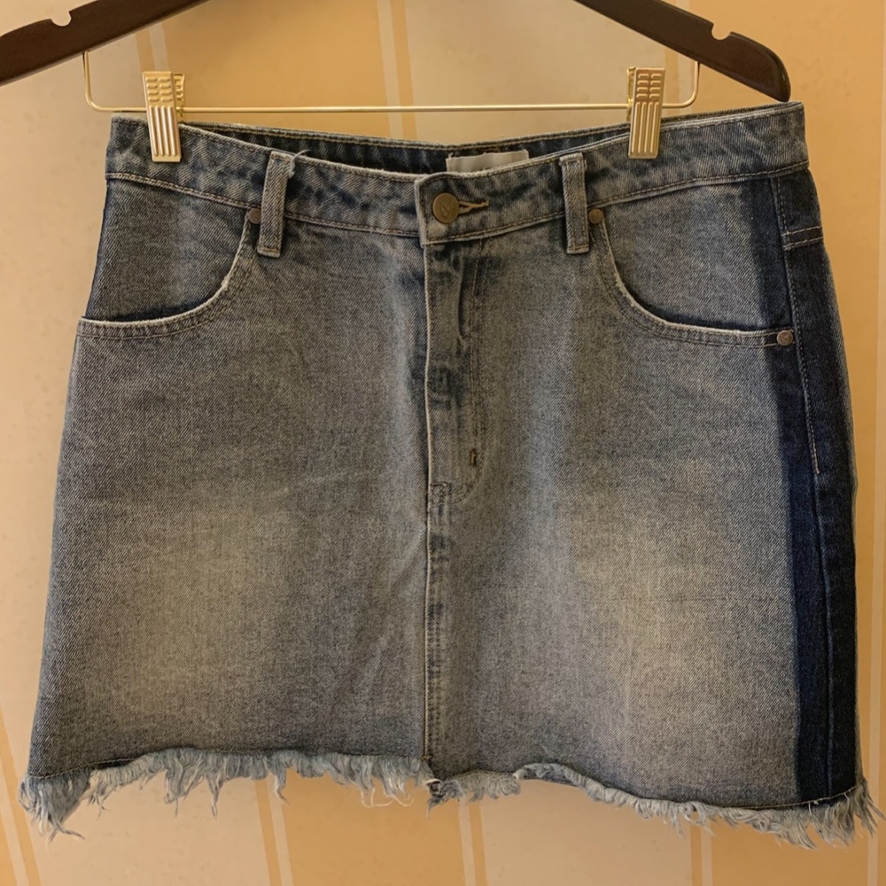 Highlight Mini Skirt - Picture 5 of 6